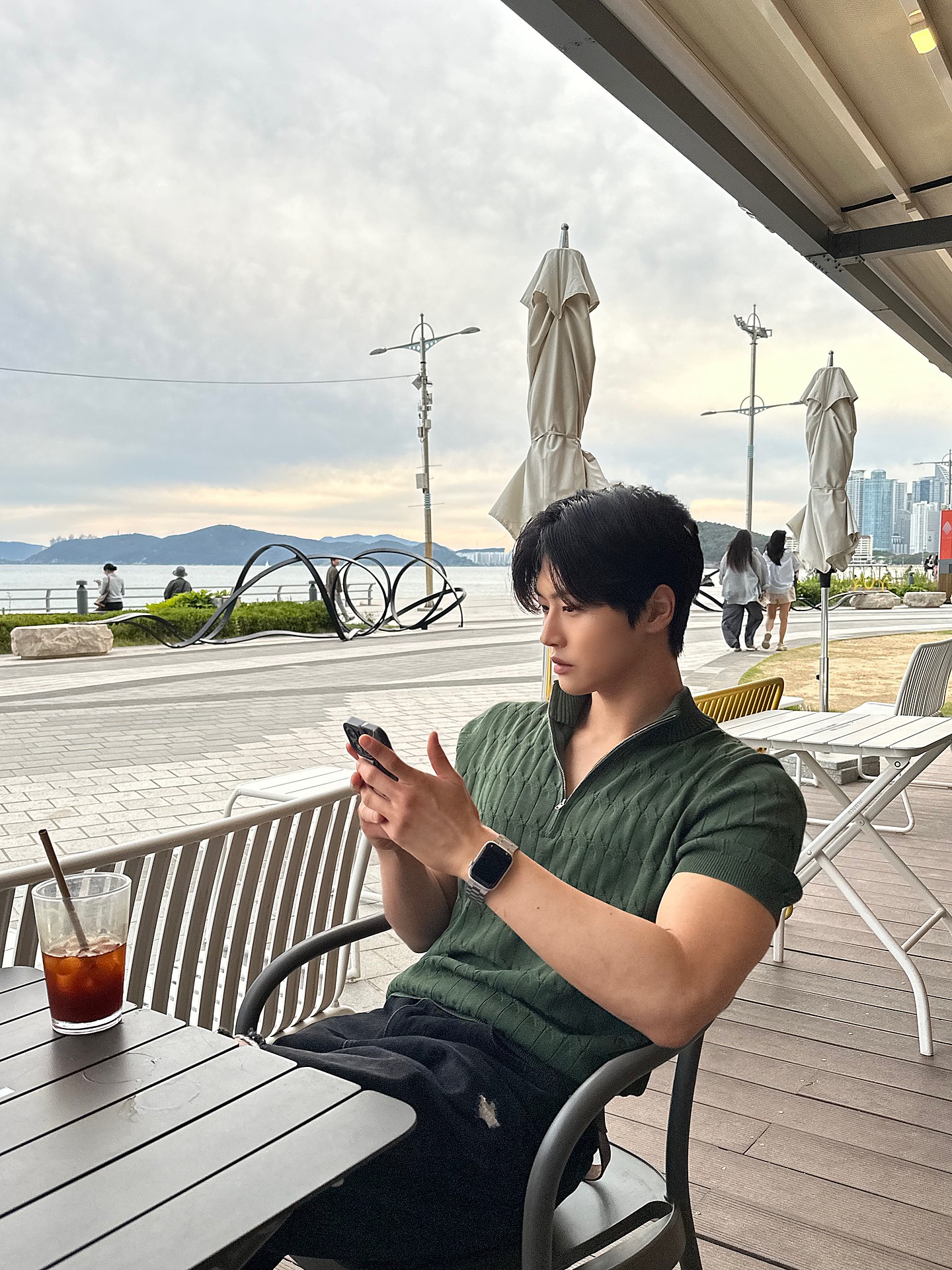 4개 제품으로 완성한 오늘의 데일리룩